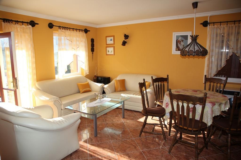 Edina Apartman Zalakaros Δωμάτιο φωτογραφία