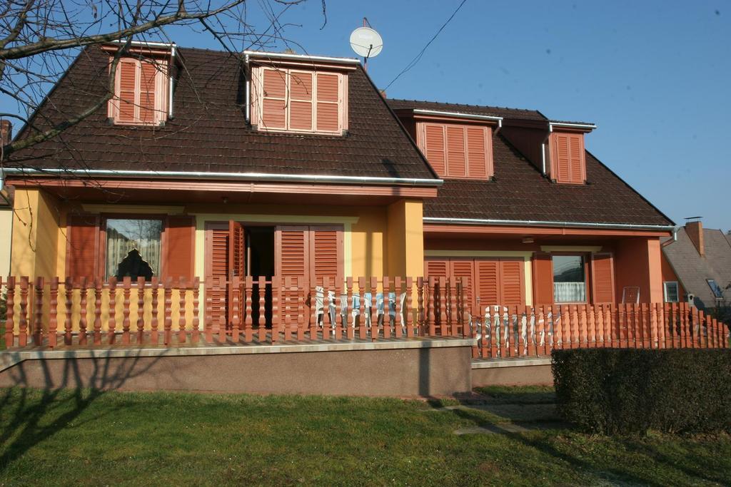Edina Apartman Zalakaros Δωμάτιο φωτογραφία