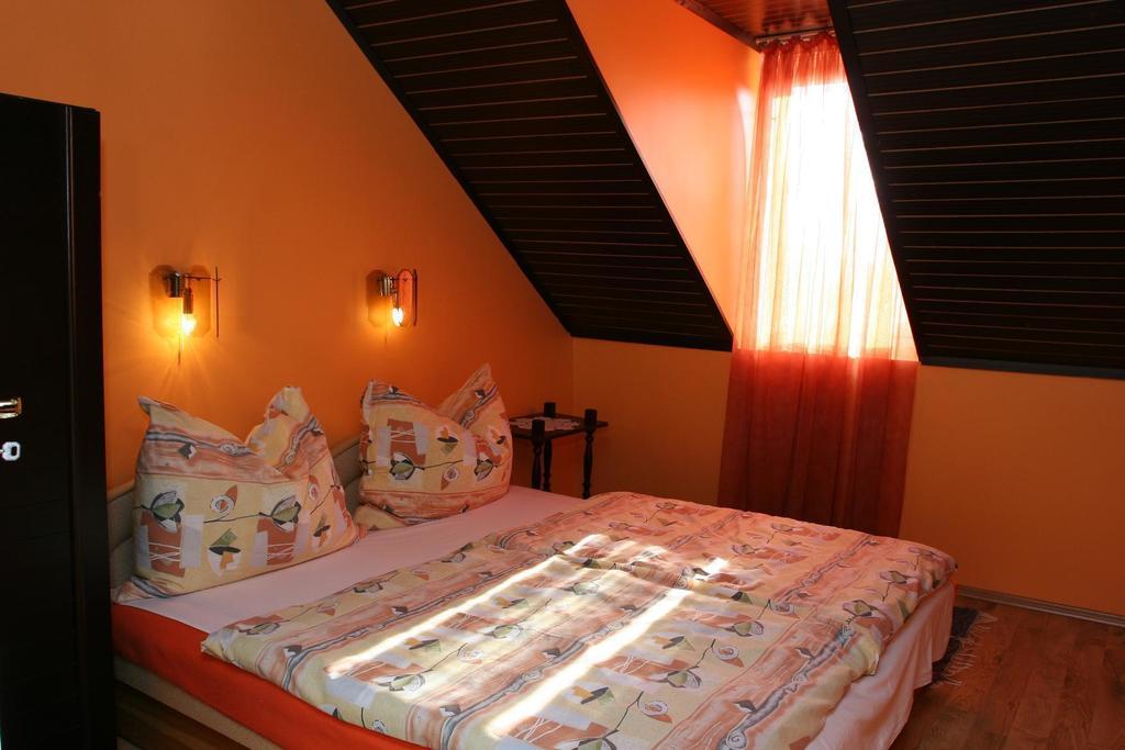Edina Apartman Zalakaros Δωμάτιο φωτογραφία