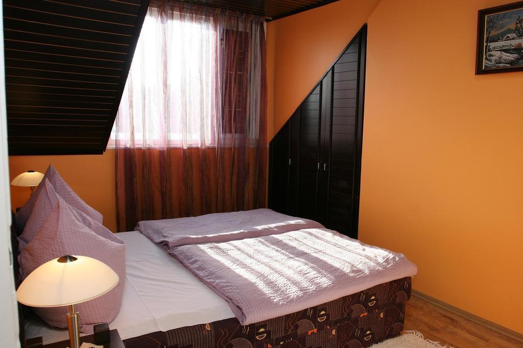 Edina Apartman Zalakaros Δωμάτιο φωτογραφία
